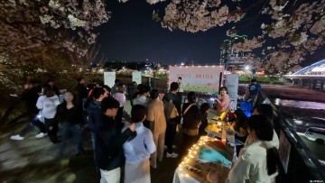벚꽃 절정 속 펼쳐진 ‘인생을 [ ]에 담다’ 버스킹, 시민 호응 속 성료