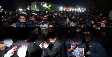 노동부, 화물연대 사태에 "노란봉투법 적용 범위 넘어서" 선 긋기