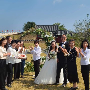 작은 결혼식 환상적인 축복의 콜라보