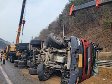영주 아파트 공사현장 ‘과적 폭탄’ 의혹으로 결국 터졌다… 덤프 전복 사고 ‘인재(人災)’ 논란