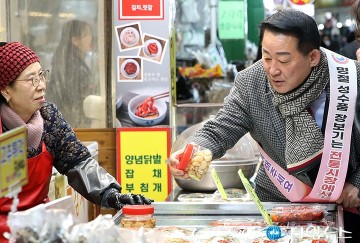 서철모 서구청장, 장바구니에 설을 먼저 담았다