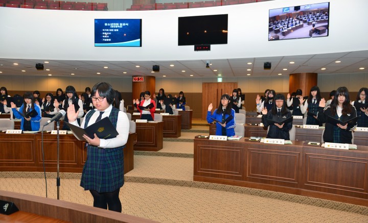 충남도의회, 청소년 진로체험 ‘광천중 모의의회 개회’