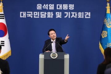 尹지지율 17% 대통령실 "변화 꾀해 국민 신뢰 얻겠다"