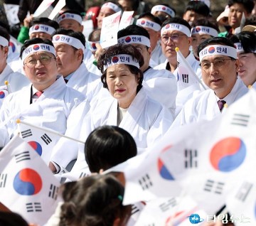 인동장터 독립만세 운동 기념행사에 참석한 이장우·오관영·박희조