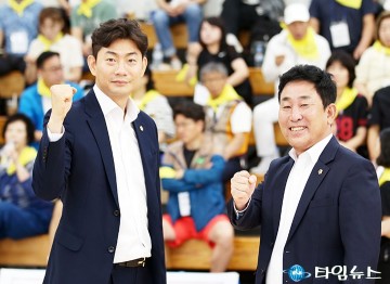 ‘제1회 대전체육인 대화합한마당 체육대회’ 참석자 격려하는 이용기·이효성 대전시의회 의원