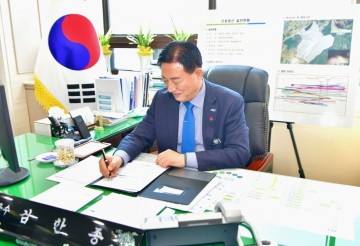 김한종 장성군수, 새해 첫 결제 안건으로 제도 개선 요청 ‘대통령 서한문’ 서명