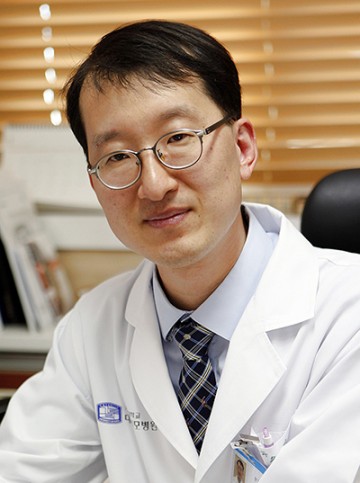 [건강 칼럼] 실명 위험 황반변성, 노안과 혼동 쉬워 주의 필요!