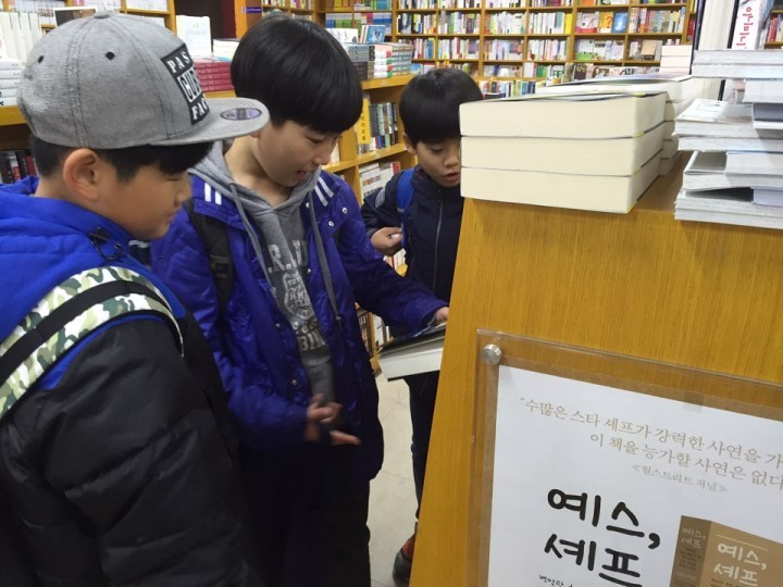 명예경찰관이라서 친구들을 도와주면서 사명감을 느껴요