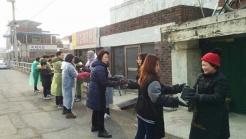 군산시 경암동 저소득 5가구 사랑의 연탄나눔  