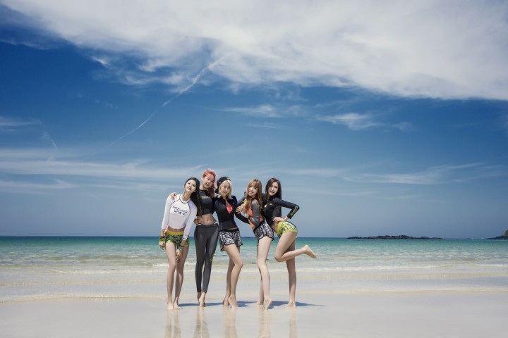 EXID, 제주도에서 아찔한 몸매 드러난 래쉬가드 자태 뽐내