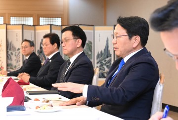 강기정 광주시장, 최상목 대행에 광주 경제현안 건의