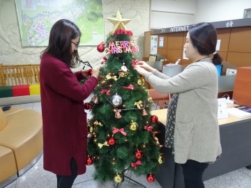  용암1동 민원실에 소원트리 설치 “따듯한 연말보내세요”