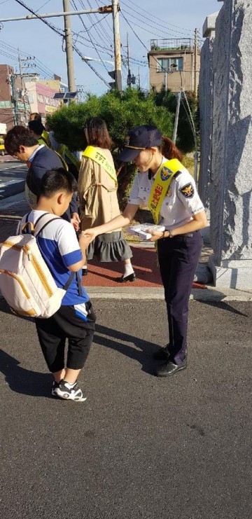보령경찰서, 한내초교앞 교통안전 캠페인 실시!!