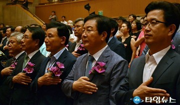 한현택·박용갑·장종태·허태정 구청장, 국기에 대한 경례