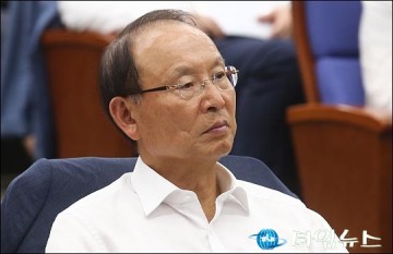여당 대표 '경제통' 최운열 "내년 최저임금 동결…마이너스 성장 우려" 거듭 주장