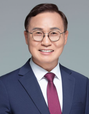 [정치평론] 세대교체의 문턱에 선 태안…윤희신에게 필요한 것은 ‘박수’가 아닌 ‘채찍’