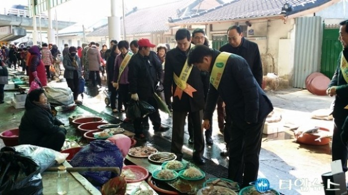 영덕군, 2015 설 명절 전통시장 살리기 큰 호응!
