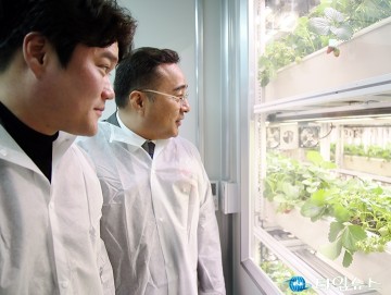 ‘대전팜’ 살펴보는 김영삼·김선광 대전시의회 의원