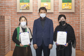 구미문화예술회관, 작가 오수인, 이지순 작품 기증