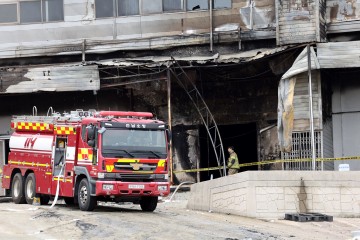 완도 냉동창고 화재 진압 중 소방관 2명 순직… 윤호중 장관 “숭고한 희생 잊지 않겠다”