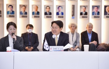 주한유럽연합대표부 대사와 함께 상호협력방안 논의하는 강기정 광주시장