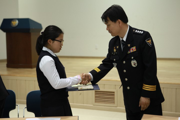 청소년의 달 모범 청소년 장학금 전달식 및 경찰서장 감사장 수여식
