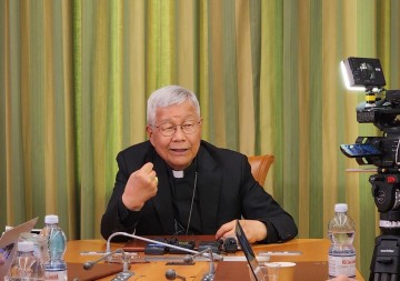 유흥식 추기경 "차기 교황 유력 후보? 하하하 웃고 넘겼죠