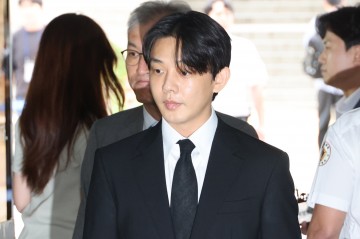 유아인, '상습마약' 두번째 구속심사 증거인멸교사·대마 강요 혐의 인정하냐 묻자 고개 저어