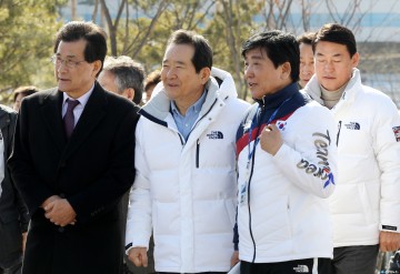 정세균 국회의장 평창특위 국회의원,이시종 충청북도지사 진천선수촌 방문 격려