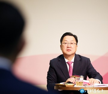 경청하는 이장우 대전시장