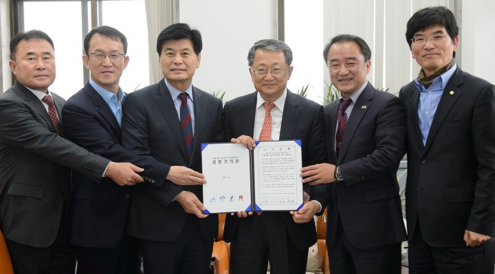 세종시, 서울~세종 고속도로 촉구 서명부 국회 전달