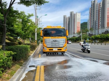 미세먼지 저감 및 폭염 대비 살수차 운행하는 달성군