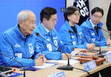 윤여준 "대법, 李공판기일 변경하고 대선개입 없다고 밝혀야"