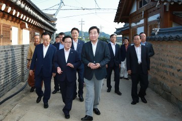 이낙연 국무총리,  왜관읍‘매원마을’방문