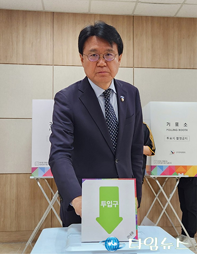 사전투표 나선 황운하 의원 “한 표가 정권 바꾼다”