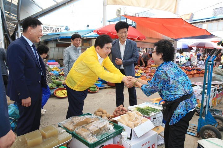구충곤 군수, 화순전통시장 방문 ‘격려