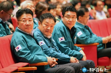 민방위대 창설 기념식에 참석한 송활섭·송인석·정명국 대전시의원