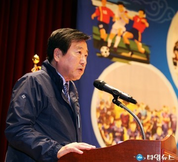 출전 보고 하는 임종열 대전시체육회 사무처장