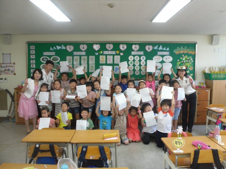 부모님께 손편지 쓰기 행사 실시