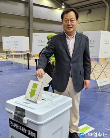사전투표 하는 이은권 국회의원 후보