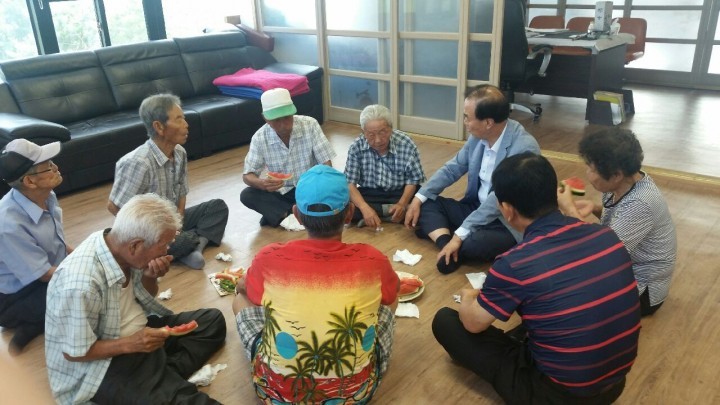 홍영섭 세종시 정무부시장, 폭염 속 무더위쉼터 현장점검