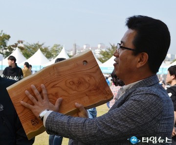 허태정 유성구청장, 목공예에 빠지다!