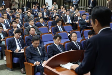 與, 비공개 정책의총 개최… '내란재판부·법왜곡죄' 사법 현안 의견 수렴