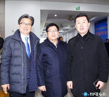 구청장을 준비하는 정용래·김안태·전병용 기념사진!