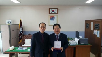 대전시의회 김경시 의원, 학교교육발전 공로 감사패 받아!