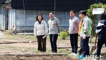 이장우 대전시장, 텃밭 사이 걸으며 시민들과 대화