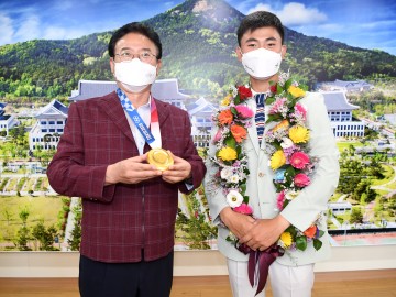 이철우 도지사, 양궁 2관왕 김제덕 선수 간담회 가져