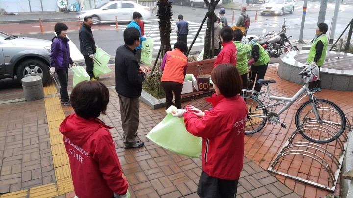 도천동 쓰레기는 동민들이 직접 치운다