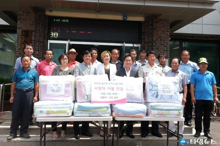 강화군 홍보대사 가수 강지, 불은면 독거노인 여름 이불 전달
