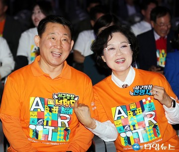 ‘대전 서구힐링 아트페스티벌’ 즐기는 서철모 서구청장과 전명자 서구의회 의장
